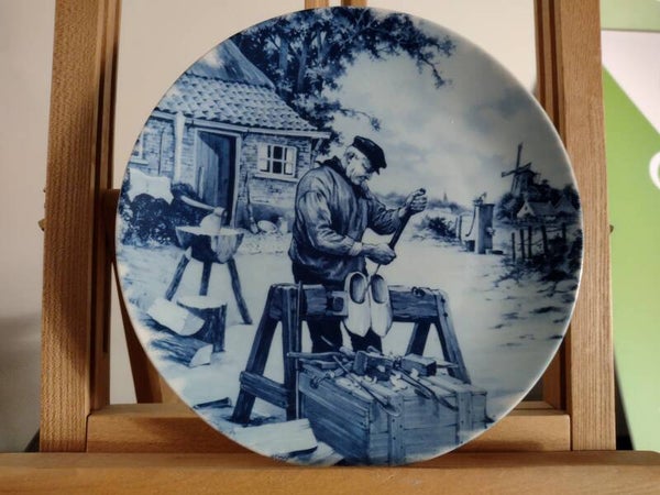 Vintage Delfts blauw sierbord Klompenmaker – Made in Holland Ø19 cm