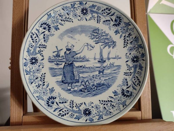 Vintage Boch Belgium Delfts wandbord met Hollandse vrouw en molen Ø22 cm