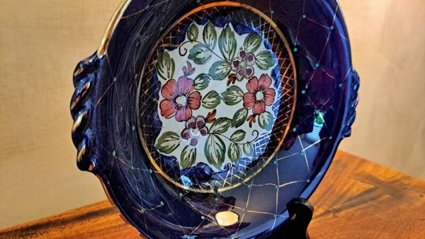 Vintage Flora Gouda Holland sierbord – kobaltblauw met handgeschilderd bloemendecor – Ø 19 cm