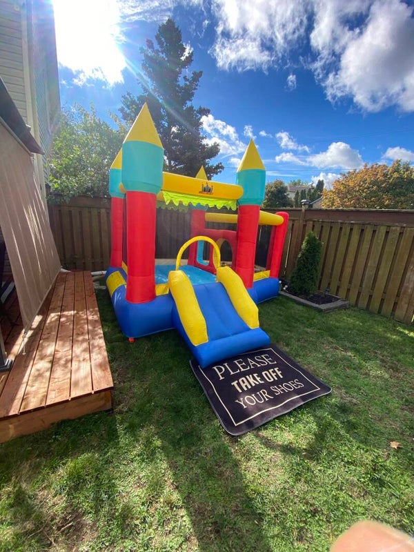 Multi-colored Small Bounce House (10X9X8)
