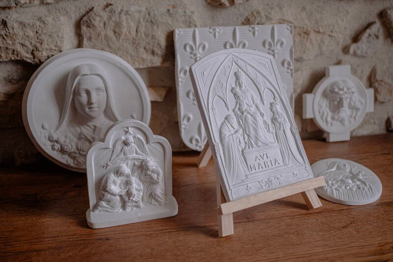 Les statues artisanales proposées par l'un des derniers fabricants de se statues religieuses en France.