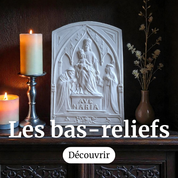 Bas relief de Notre dame du rosaire figurant dans la collection de l'atlier statuaire.