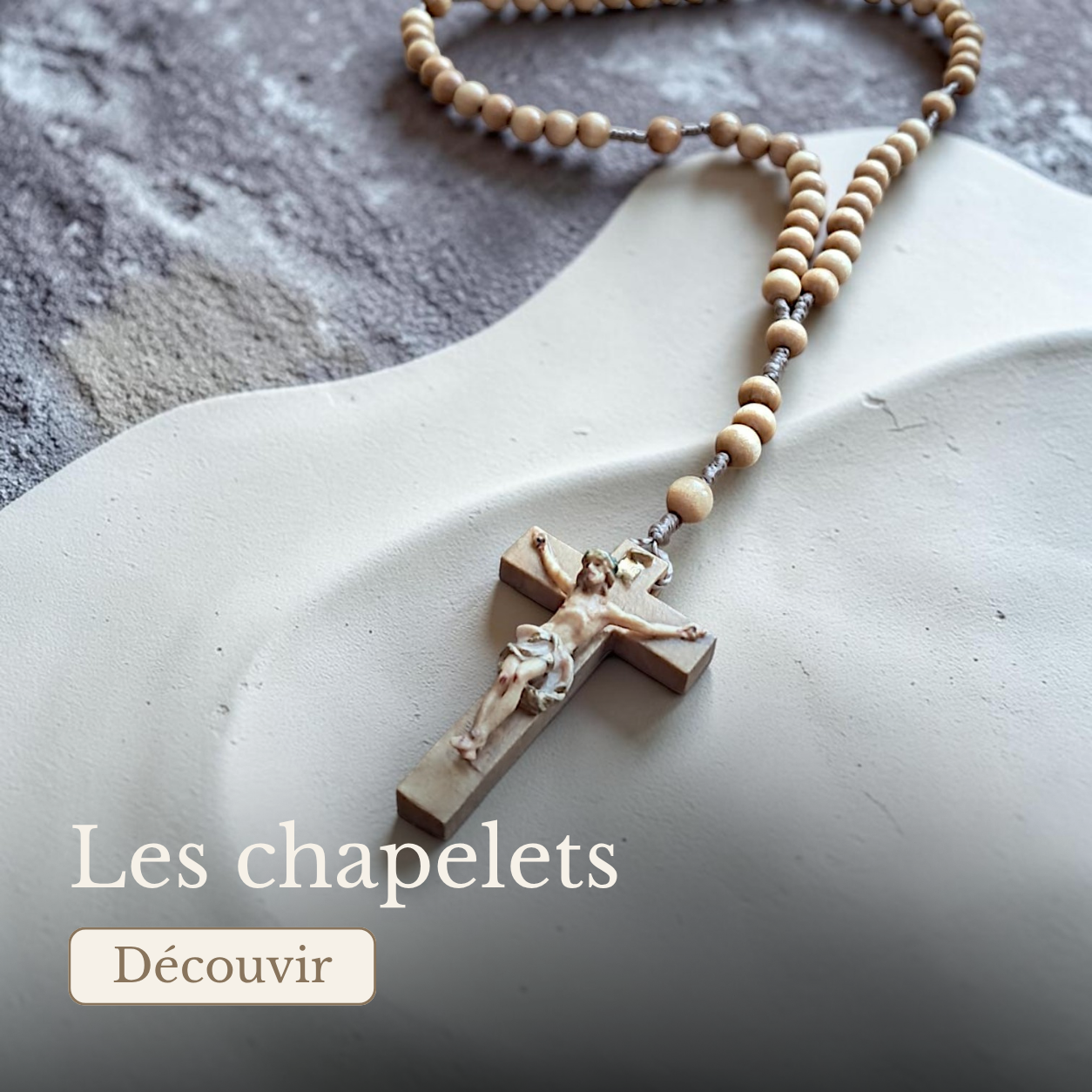 Des chapelets à tous les prix proposés par la boutique de l'atelier statuaire