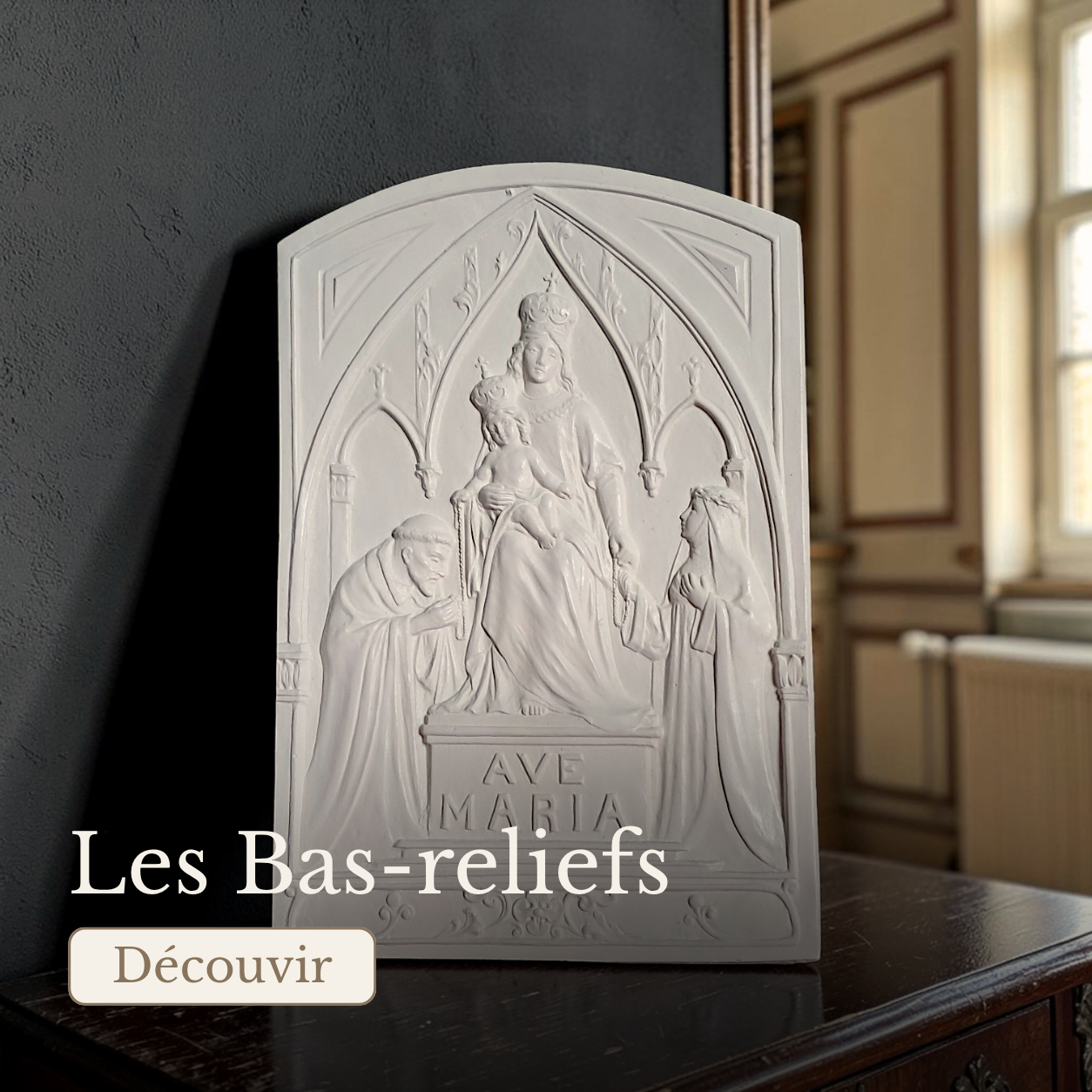 Bas relief de Notre dame du rosaire figurant dans la collection de l'atlier statuaire.