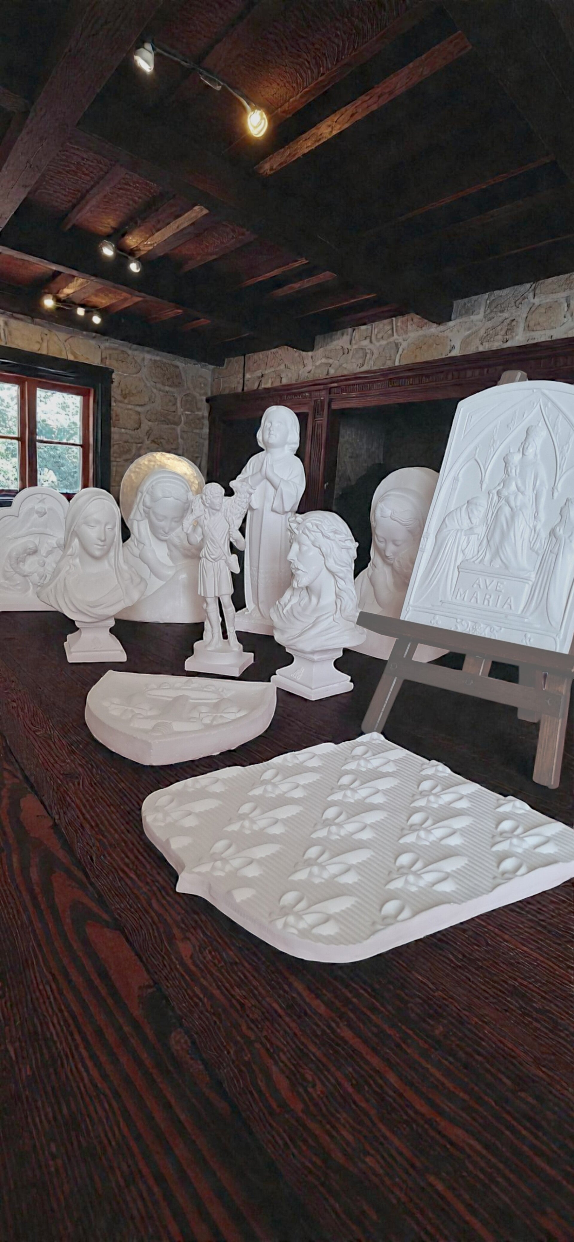 Des statues religieuses artisanales crées par l'atelier statuaire