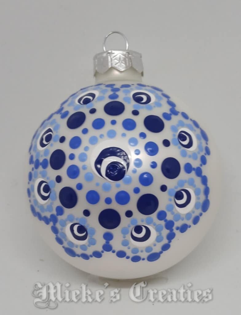 gestippelde kerstbal