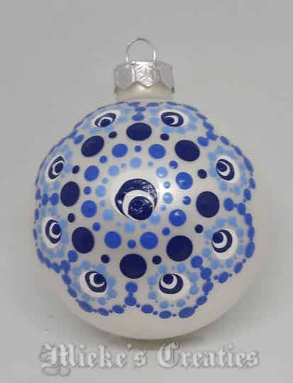 gestippelde kerstbal