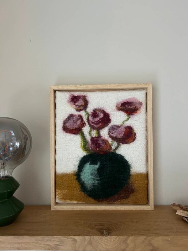 Vaas met bloemen, wolviltschilderij