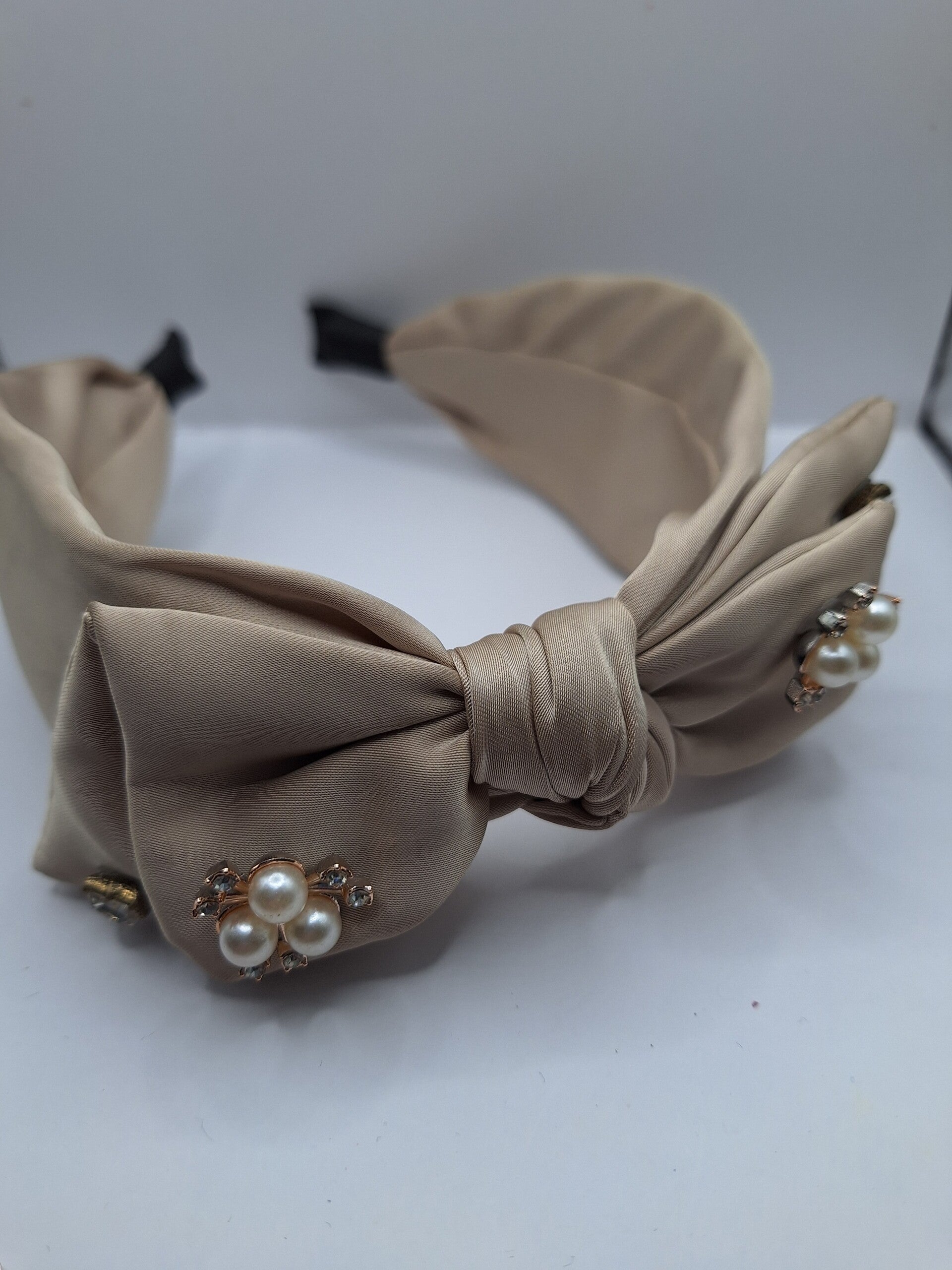 Diadeem strik beige