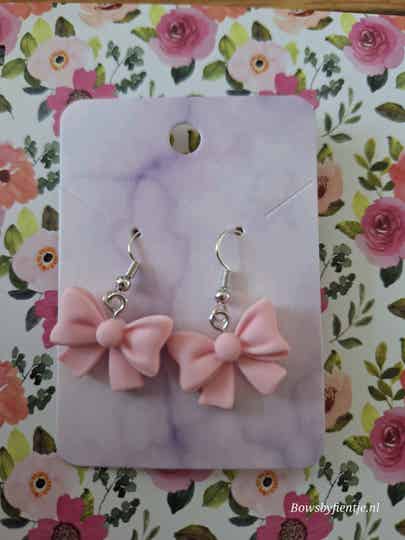 Oorbelletjes roze strikjes