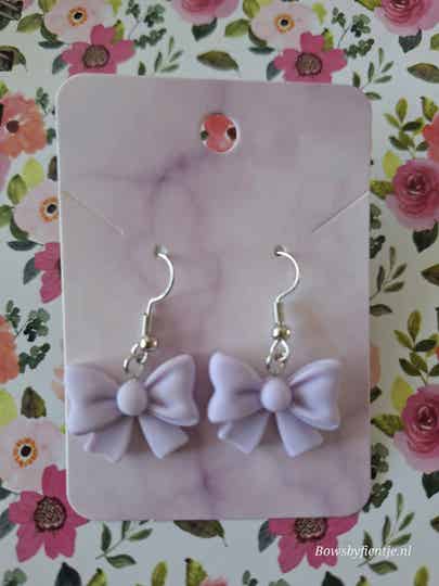 Oorbelletjes strikjes lila