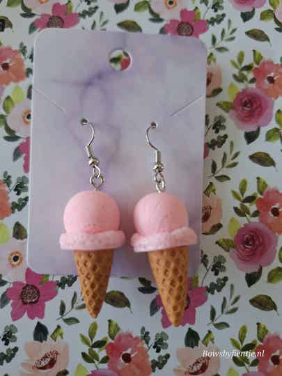 Oorbelletjes schepijs roze