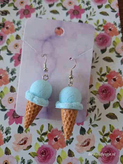 Oorbelletjes schepijs blauw