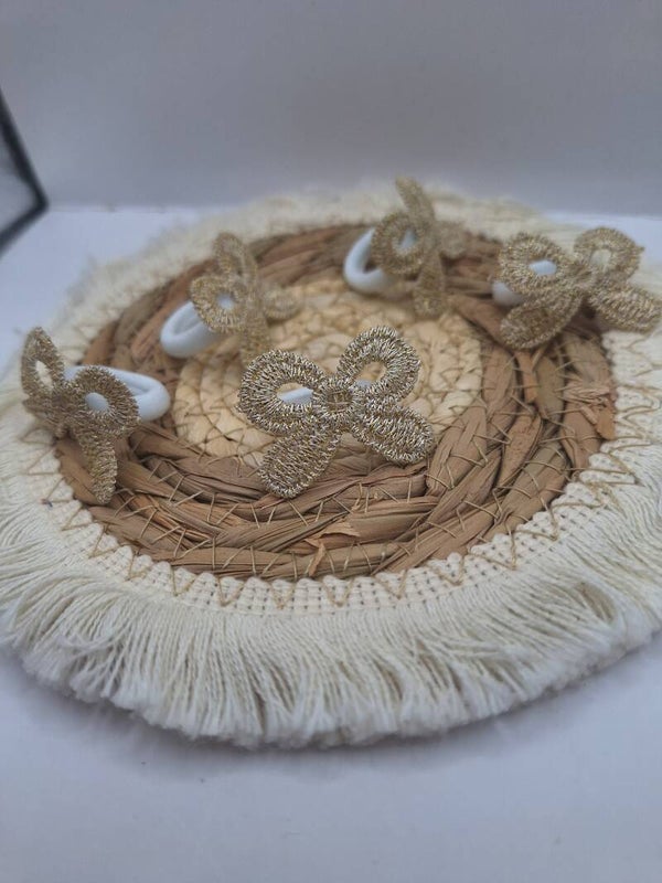 Goud strikje op wit stiekje