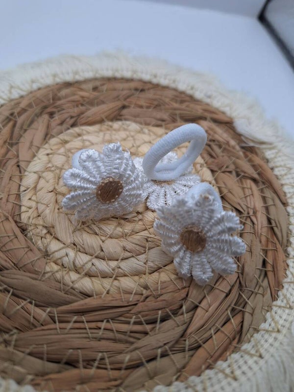 Wit met goud bloemetje op wit stiekje