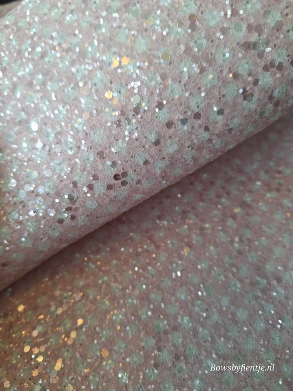 Roze met witte stippen