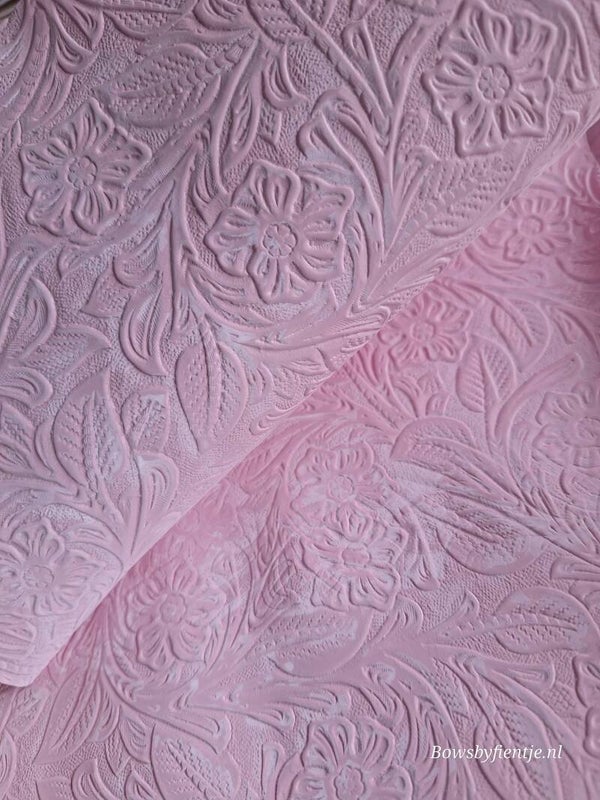Lichtroze reliëf bloemmotief ef67