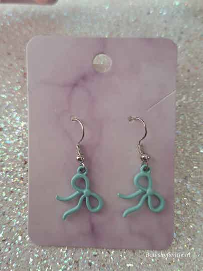 Oorbelletjes groene strikjes