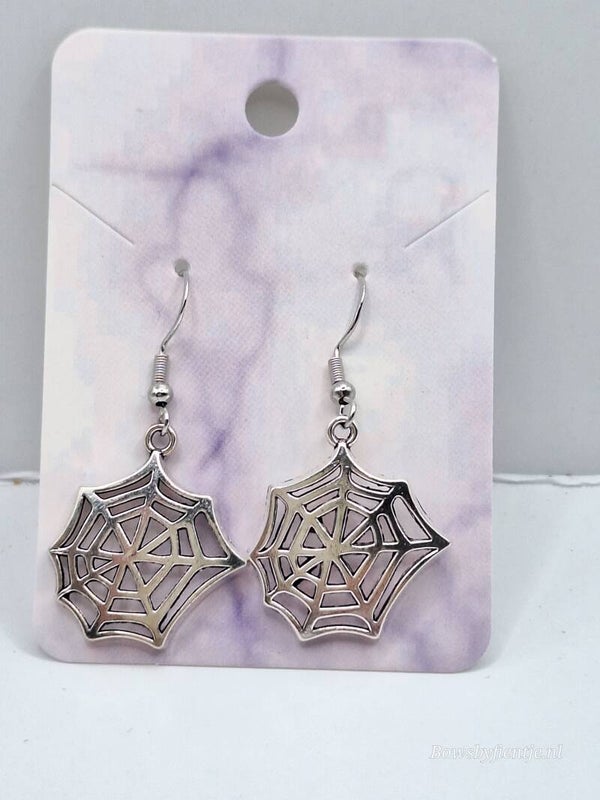 Halloween oorbelletjes spinnenweb