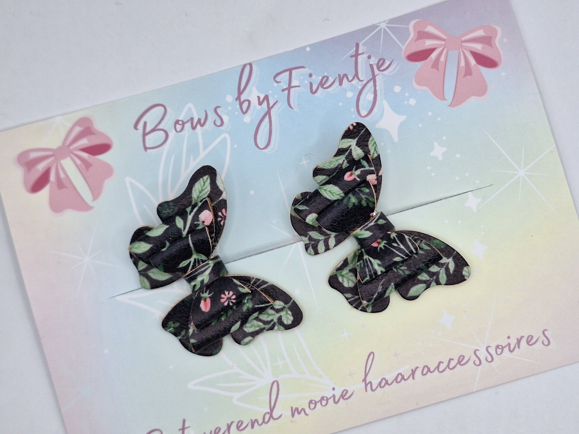 Vlinderstrikjes dark nature