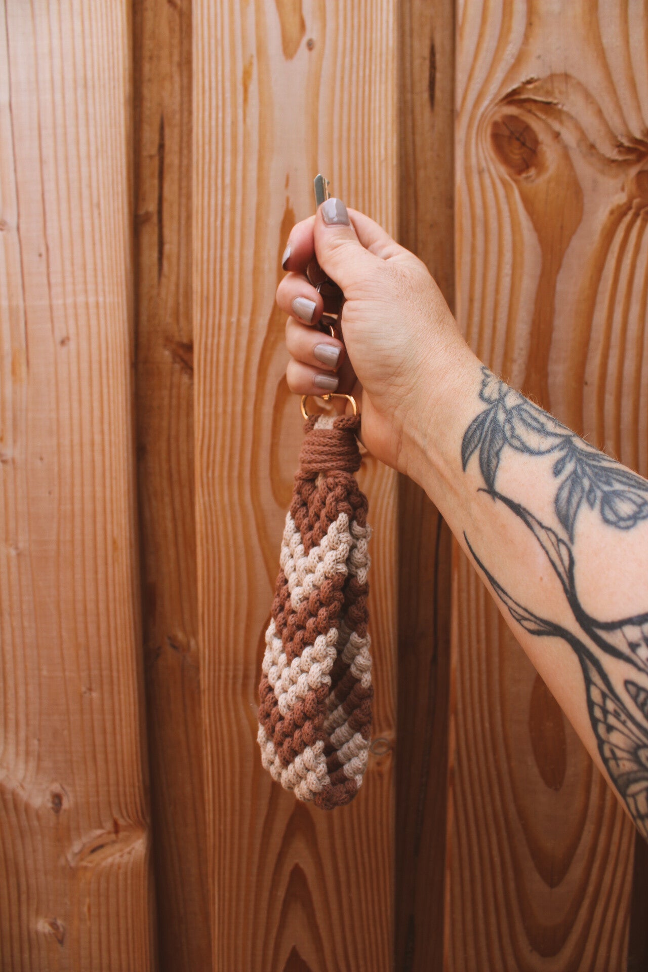 wristlet - arrow | mocha mousse