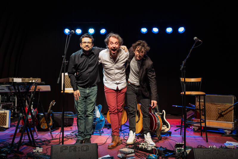 Lenny happy en 2 wespen erBIJ