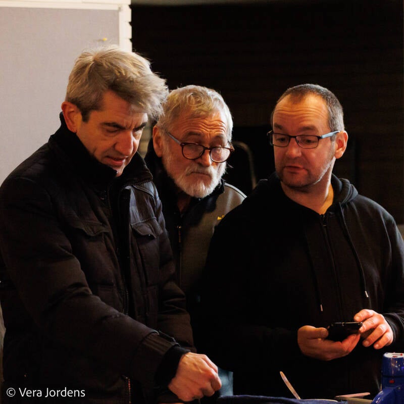 Hervé Martens (Consultant), Michel (Licht) en Wout (Klank)