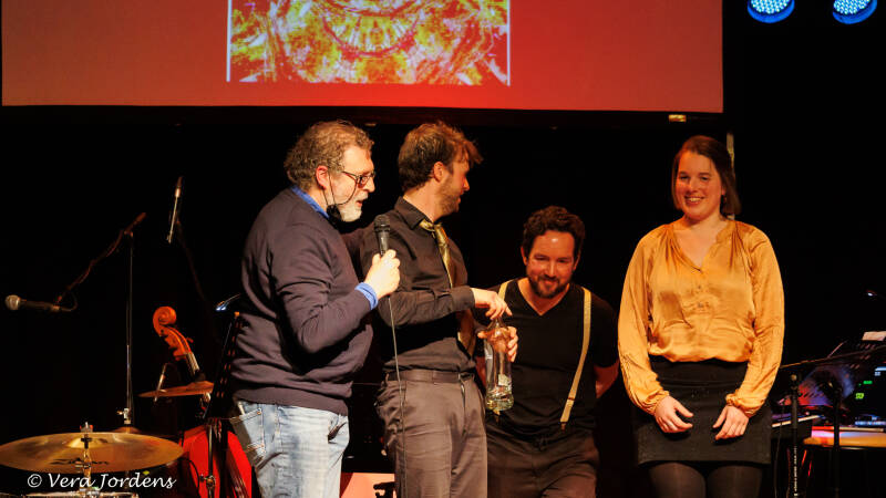 By Howard Bisnummer graag