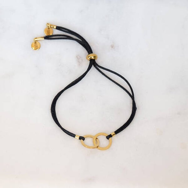 SATIN BLACK CONNECTED RINGS BRACELET