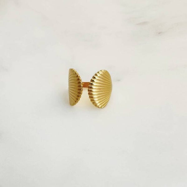 BIG SHELLS RING