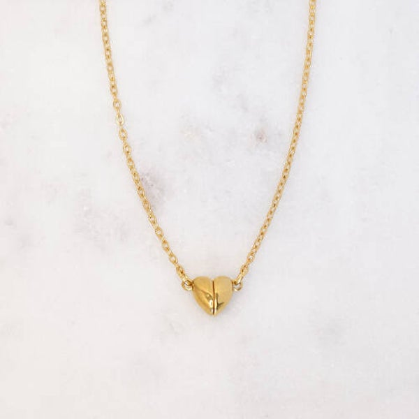 MAGNETIC HEART NECKLACE