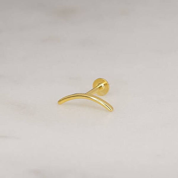 EAR STUD CURVE