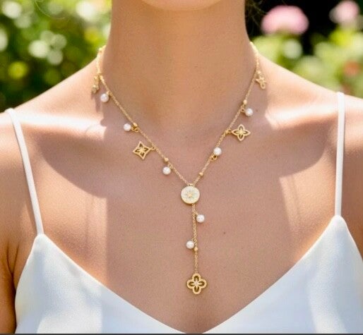 Collier y