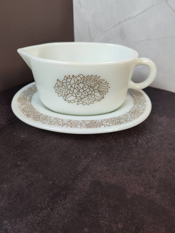 Vintage Woodland Pyrex Gravy boat and saucer