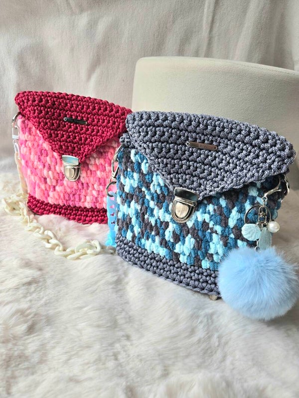 SHELLINETTE PINK  & BLUE – verspielte Umhängetasche mit Bommel und Muscheldetails