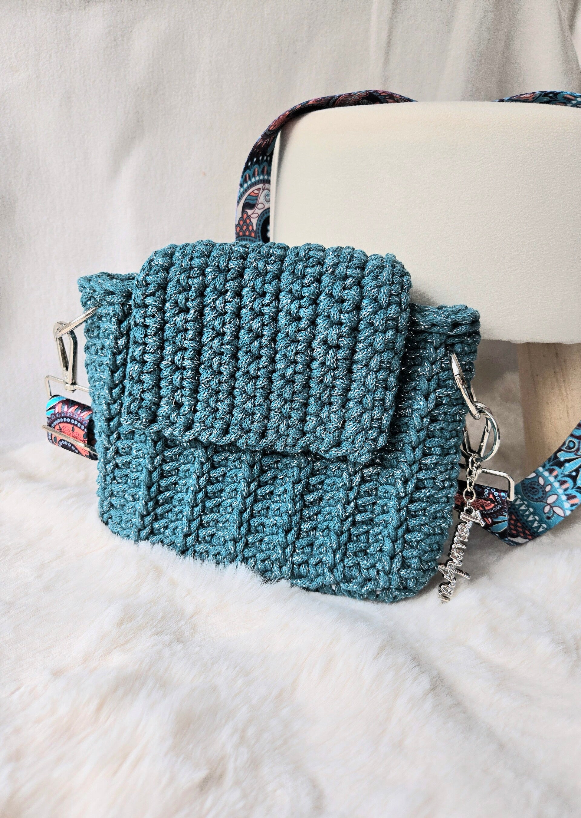 MISS TÜRKIS – handgefertigte Tasche mit funkelnden Details 💙✨