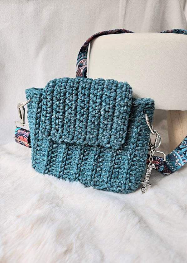MISS TÜRKIS – handgefertigte Tasche mit funkelnden Details 💙✨