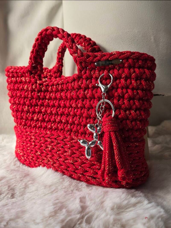 ENYA RED M – elegante Handtasche in Rot mit goldenen Lurexfäden