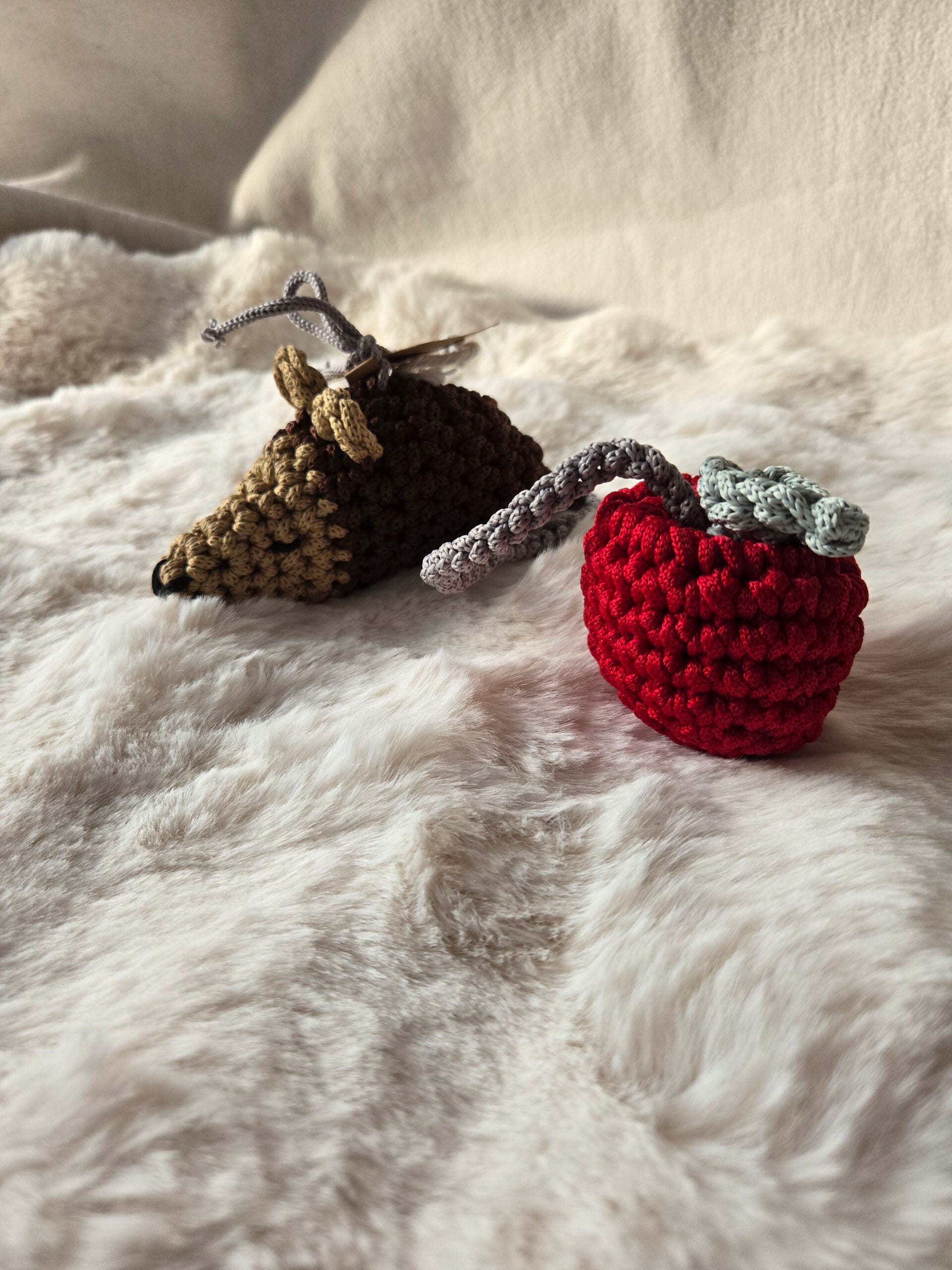 Lesezeichen XXL Igel mit Apfel