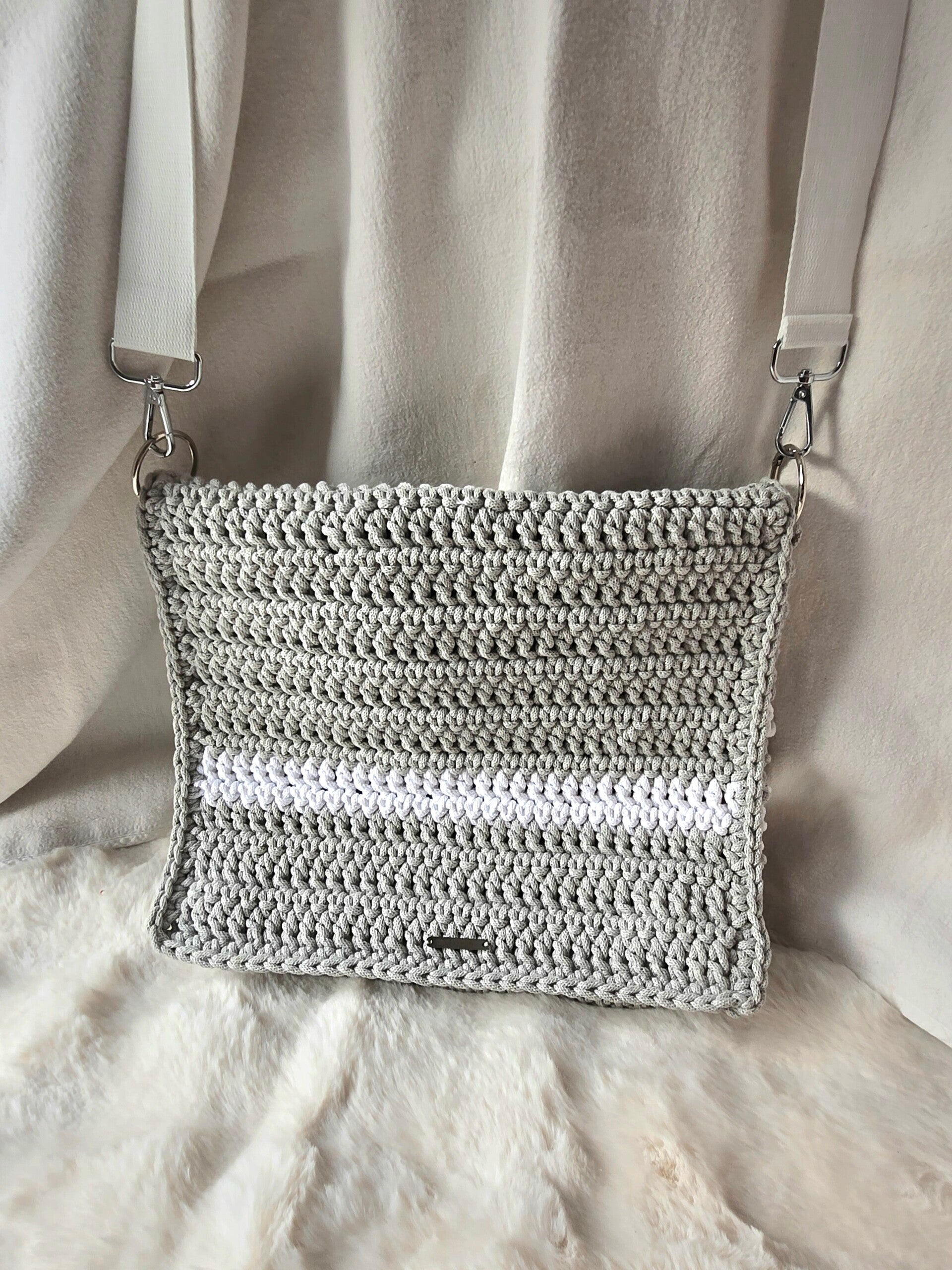 URBAN LINE – moderne Unisex-Tasche mit klarer Linie und Magnetverschluss