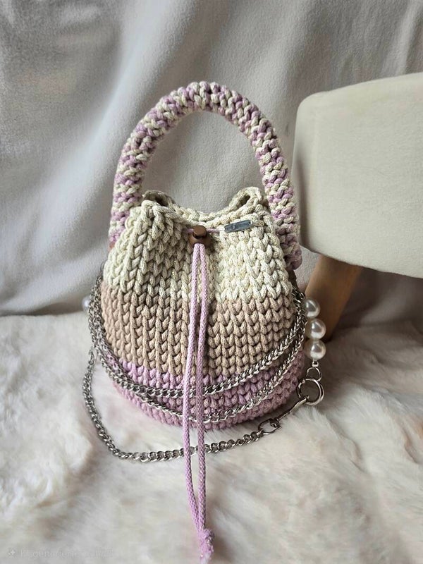 AZIRA ROSÉ – elegante Bucket Bag mit kunstvollem Design