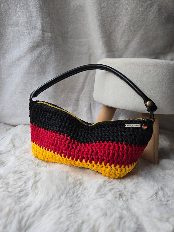 POUCHI schwarz-rot-gold