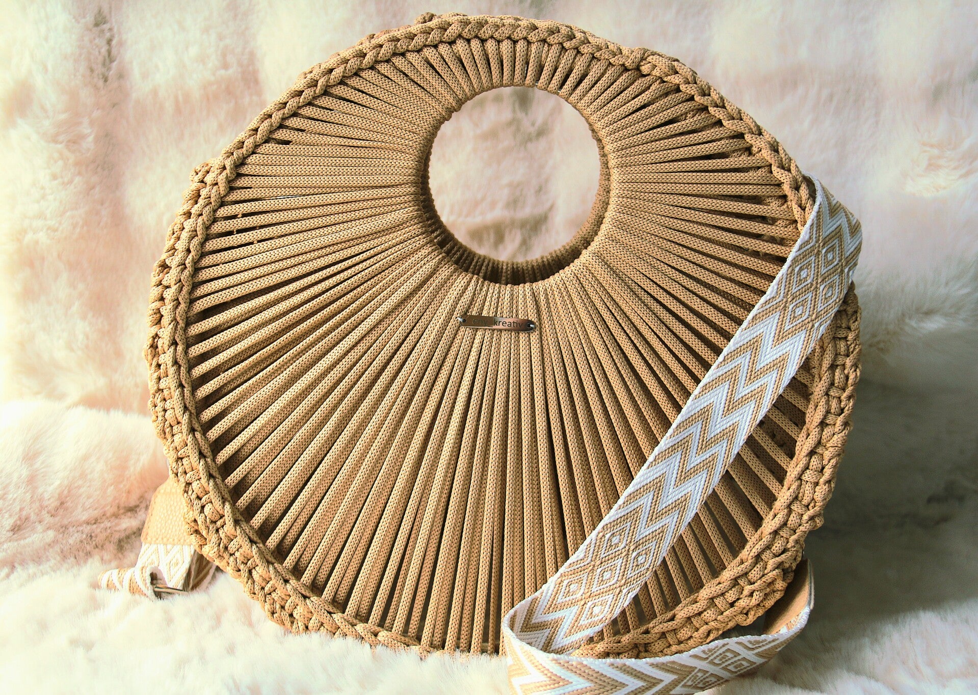 SOLARA SUN – runde Boho-Luxustasche mit natürlicher Ausstrahlung