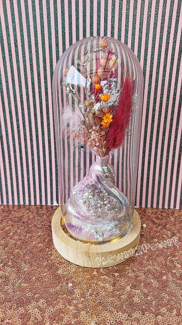 Grote kerststolp met droogbloemen