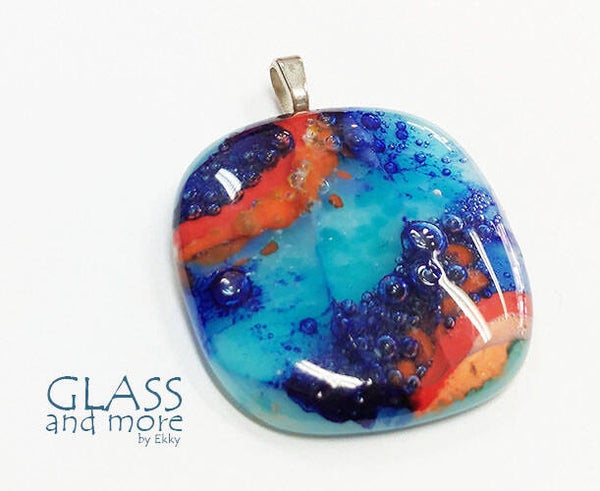 blauw met rode glashanger