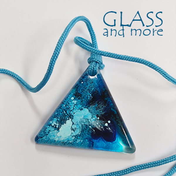 Epoxy blauw driehoekige hanger
