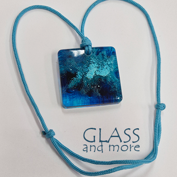 Blauwe vierkante epoxyhanger