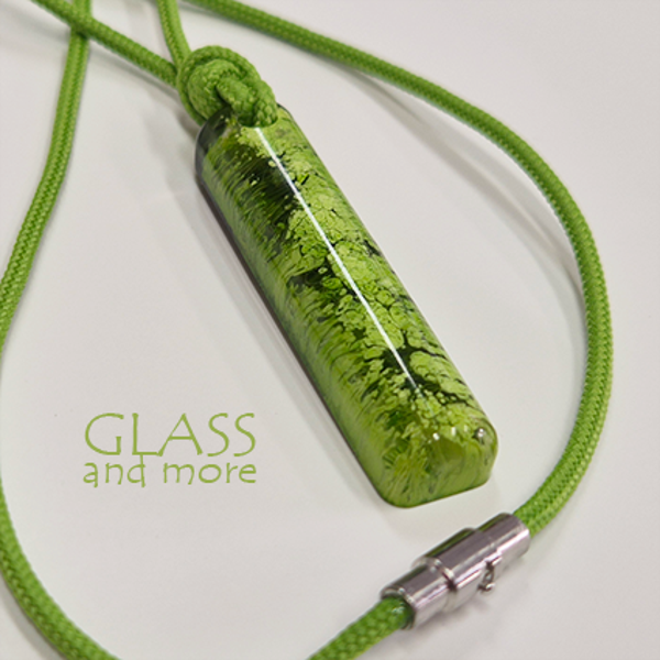 Langwerpige groene epoxy hanger