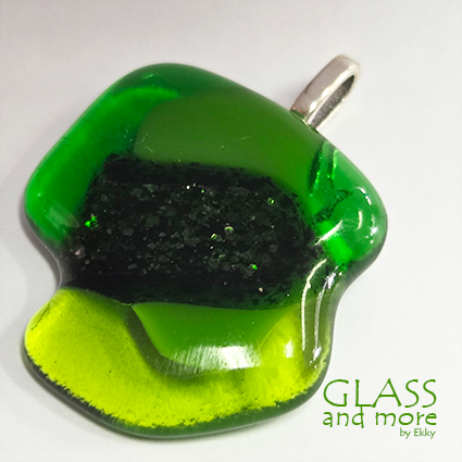 Speelse groene glashanger