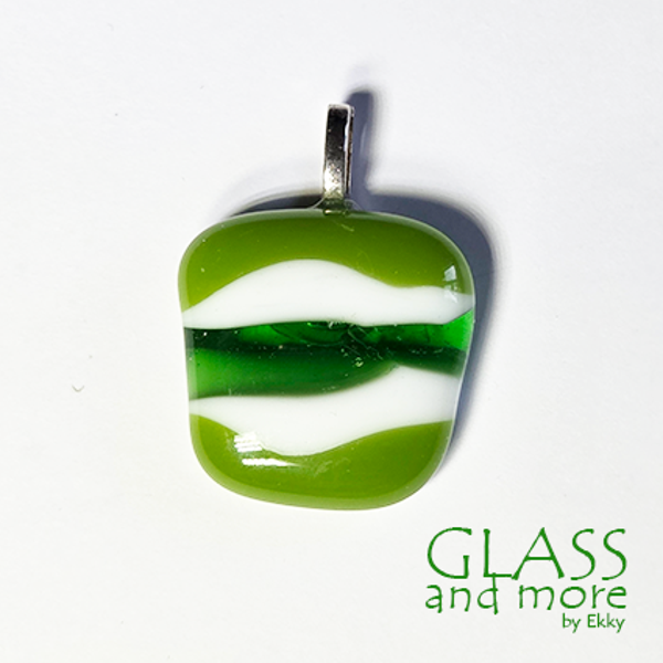 Vrolijke groen witte glashanger